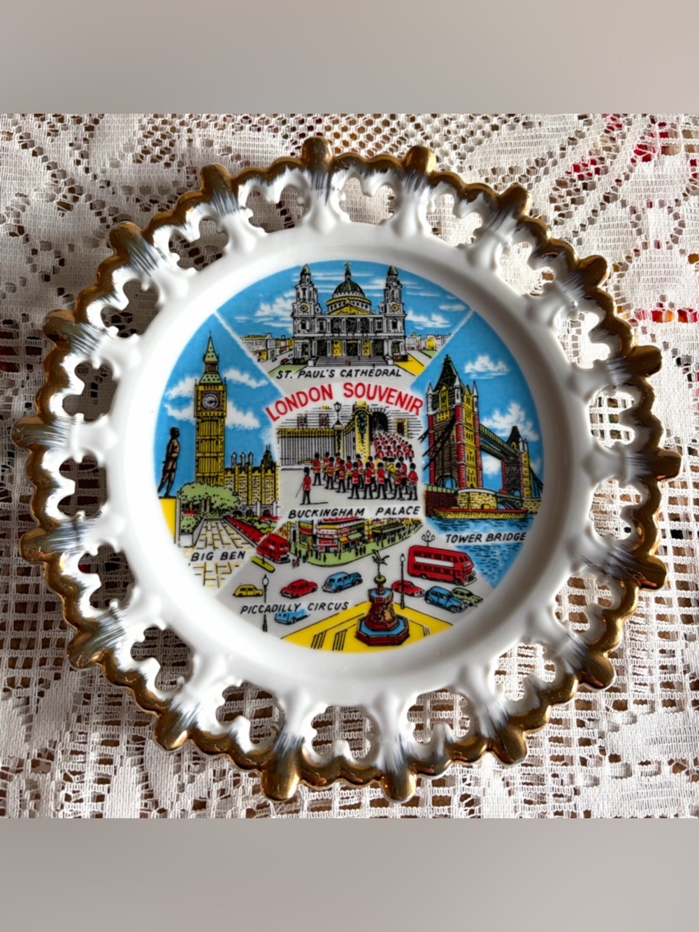 3/$30✨Vintage London England Souvenir Reticulated Decorative Plate - 8"✨60s/70s